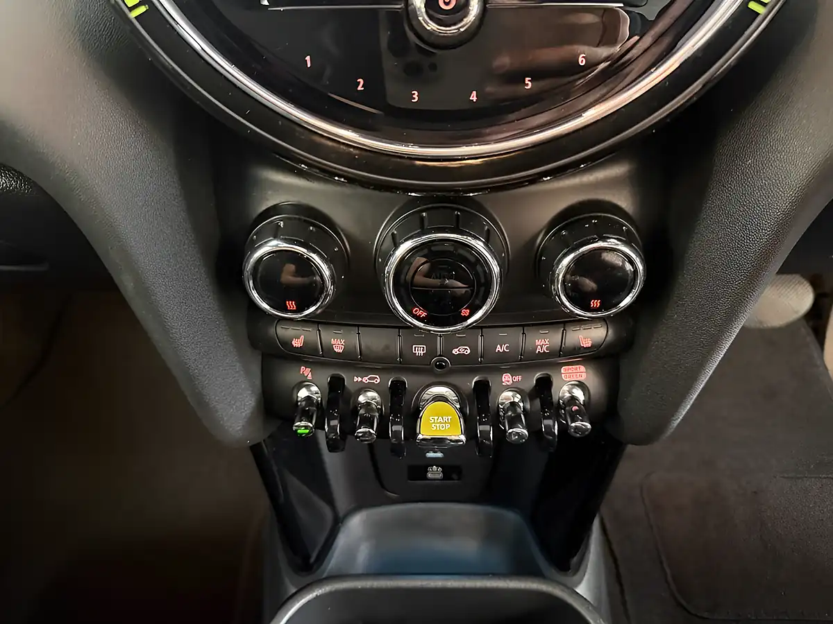 Used 2023 MINI Electric Hatch Cooper Se Level 3 Green - Interior and Exterior details 18