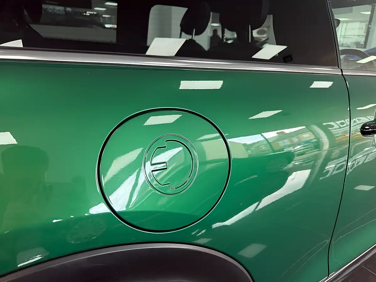 Used 2023 MINI Electric Hatch Cooper Se Level 3 Green - Interior and Exterior details 4