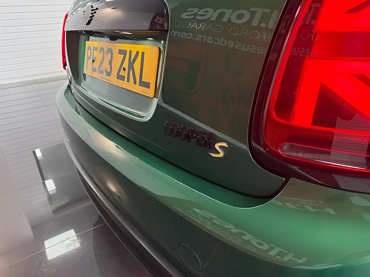 Used 2023 MINI Electric Hatch Cooper Se Level 3 Green - Interior and Exterior details 6