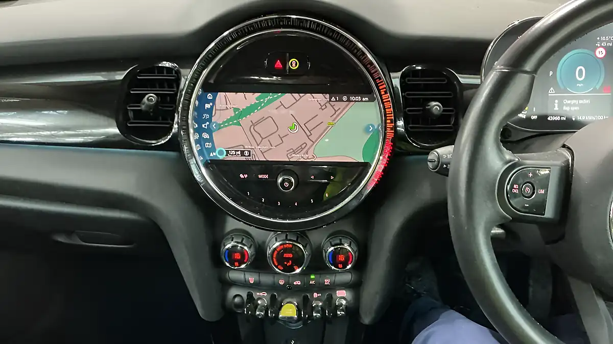 Used 2023 MINI Electric Hatch Level 1 White - Interior and Exterior details 10