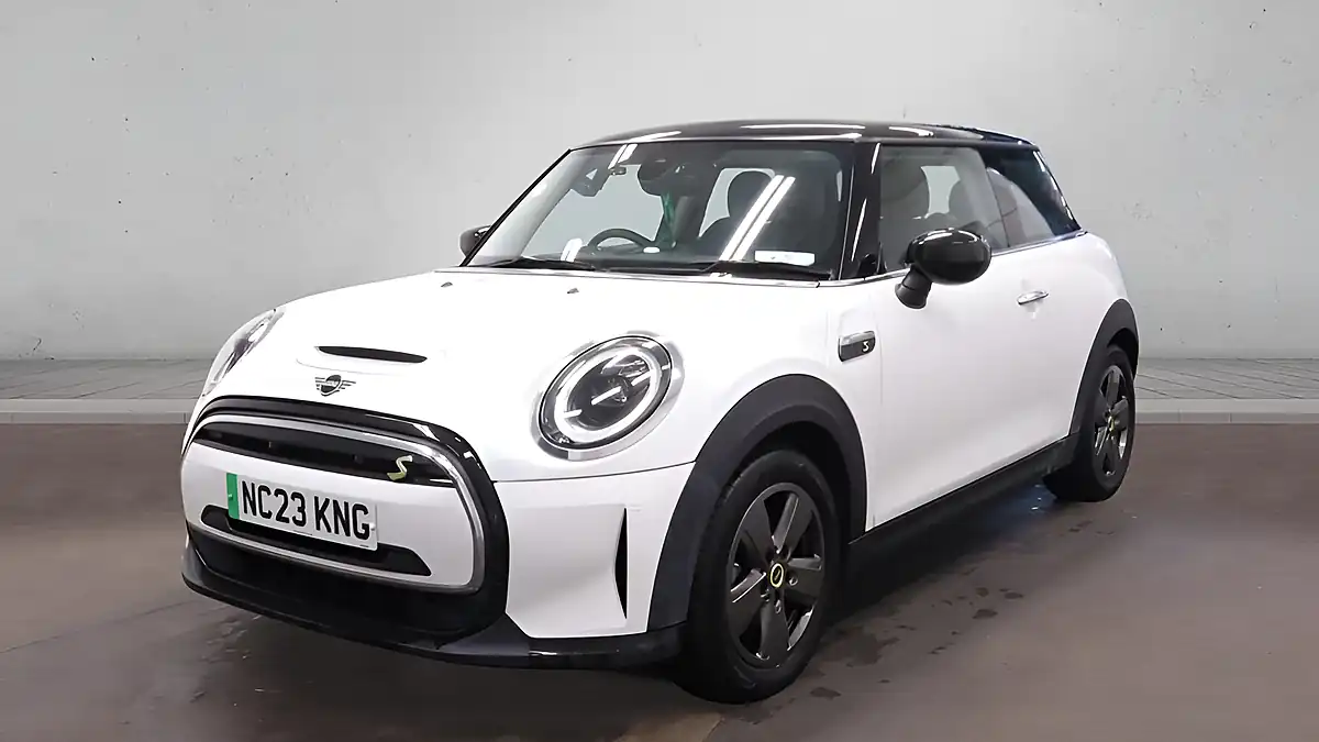 Used 2023 MINI Electric Hatch Level 1 White - Interior and Exterior details 4