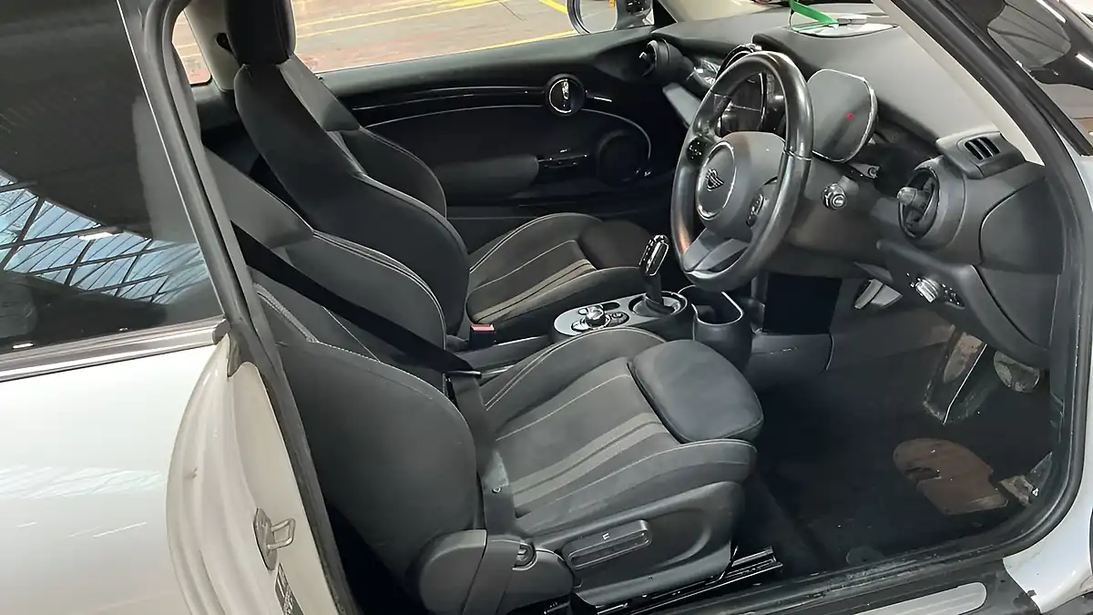 Used 2023 MINI Electric Hatch Level 1 White - Interior and Exterior details 7