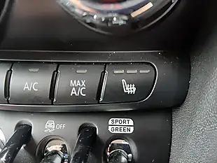 Used 2023 MINI Hatch Classic British Racing Green - Interior and Exterior details 12