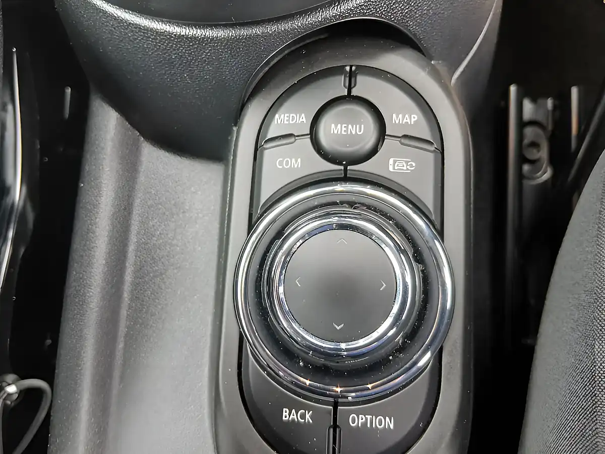 Used 2023 MINI Hatch Classic British Racing Green - Interior and Exterior details 14