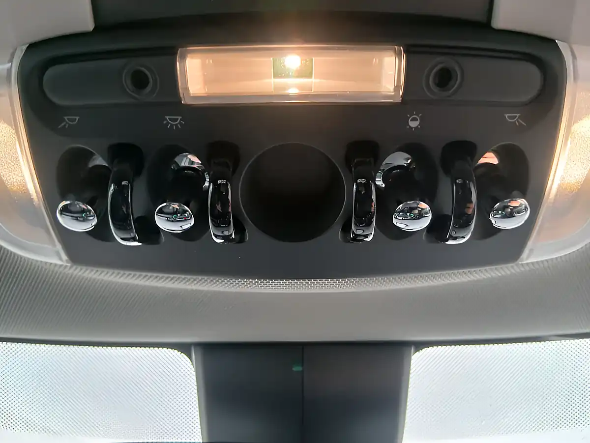 Used 2023 MINI Hatch Classic British Racing Green - Interior and Exterior details 16