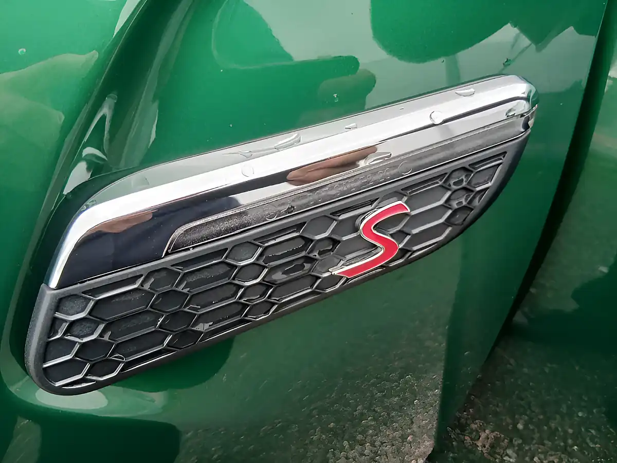 Used 2023 MINI Hatch Classic British Racing Green - Interior and Exterior details 19