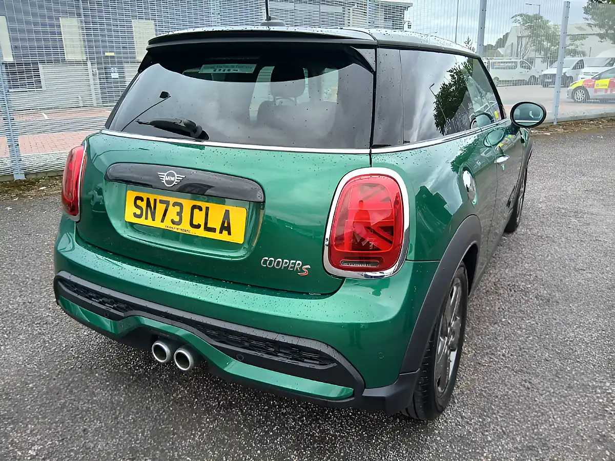 Used 2023 MINI Hatch Classic British Racing Green - Interior and Exterior details 4