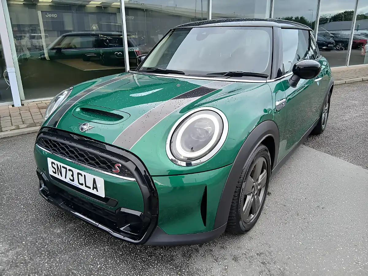 Used 2023 MINI Hatch Classic British Racing Green - Interior and Exterior details 5