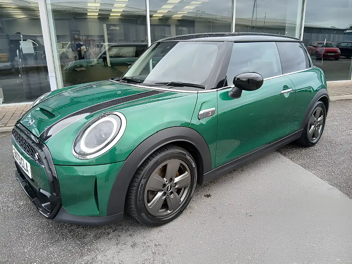 Used 2023 MINI Hatch Classic British Racing Green - Interior and Exterior details 6