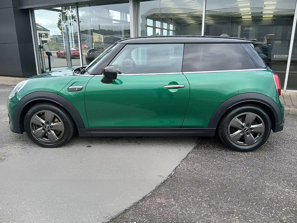Used 2023 MINI Hatch Classic British Racing Green - Interior and Exterior details 7