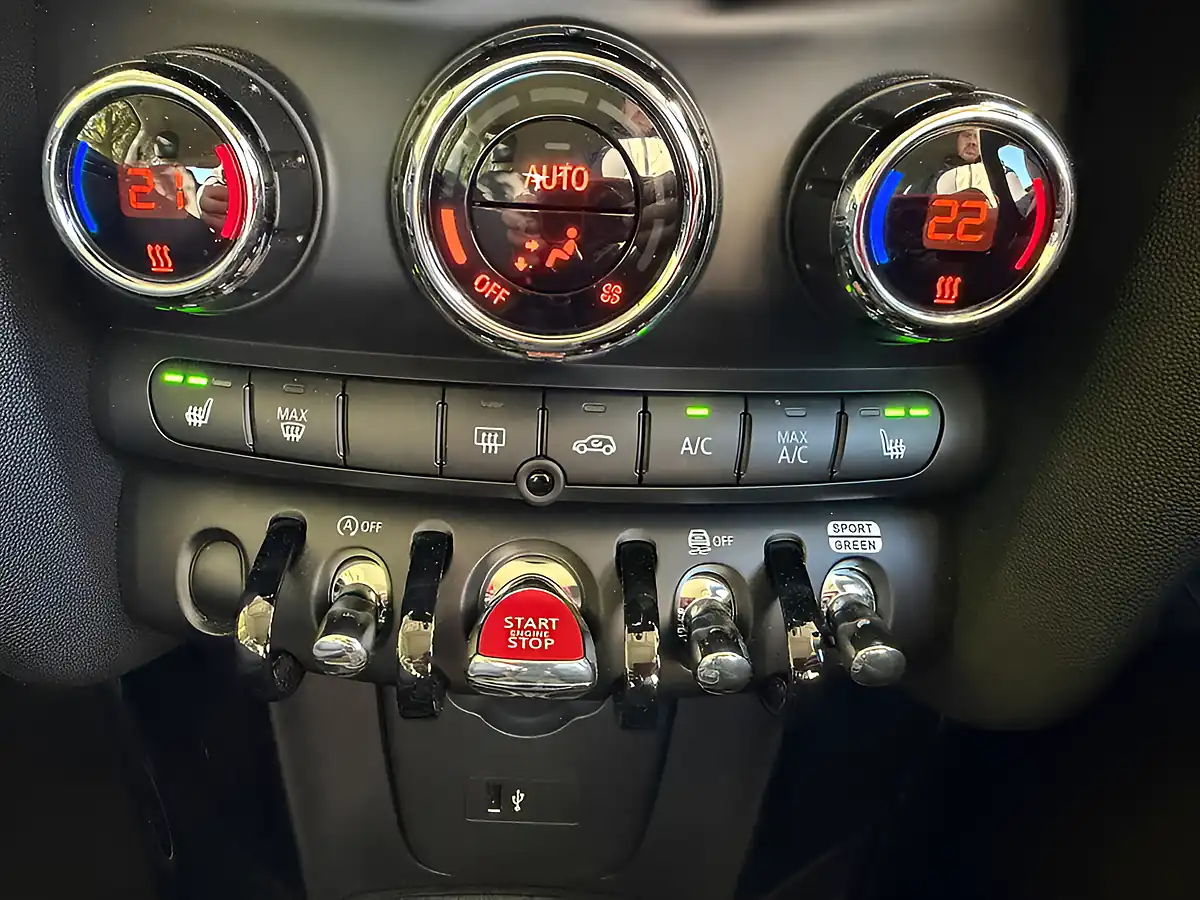 Used 2023 MINI Hatch Cooper Classic Silver - Interior and Exterior details 13