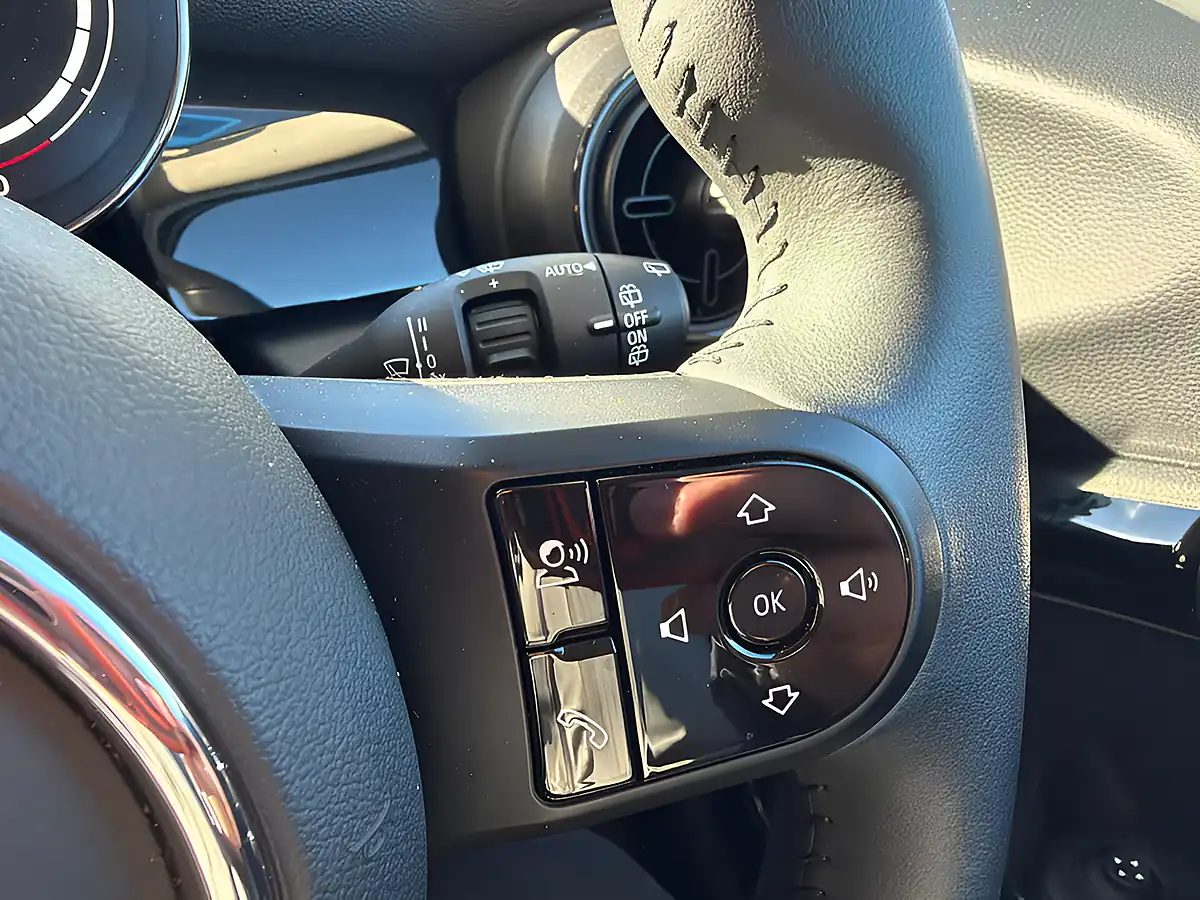 Used 2023 MINI Hatch Cooper Classic Silver - Interior and Exterior details 8