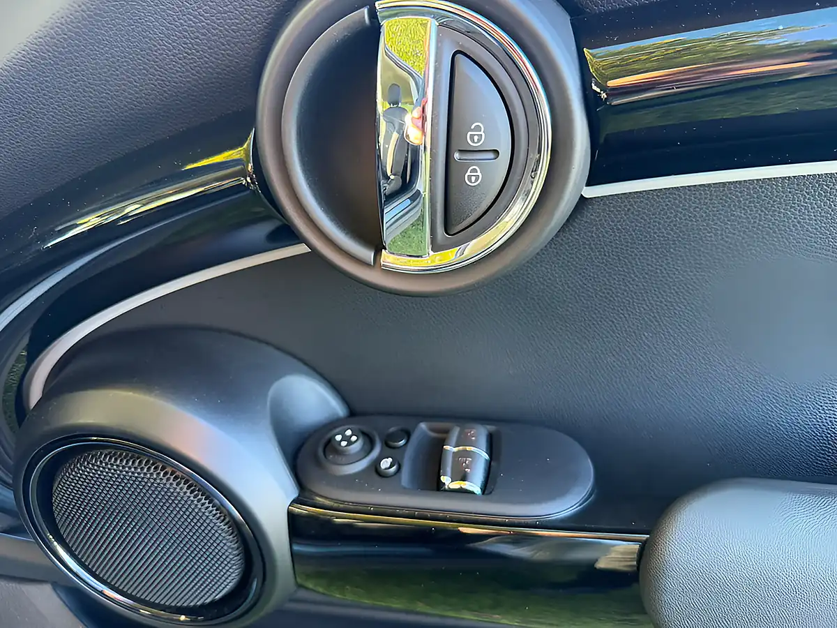 Used 2023 MINI Hatch Cooper Classic Silver - Interior and Exterior details 9