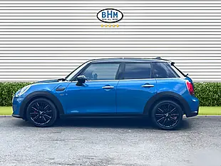 Used 2023 MINI Hatch Cooper Exclusive Island Blue - Interior and Exterior details 9
