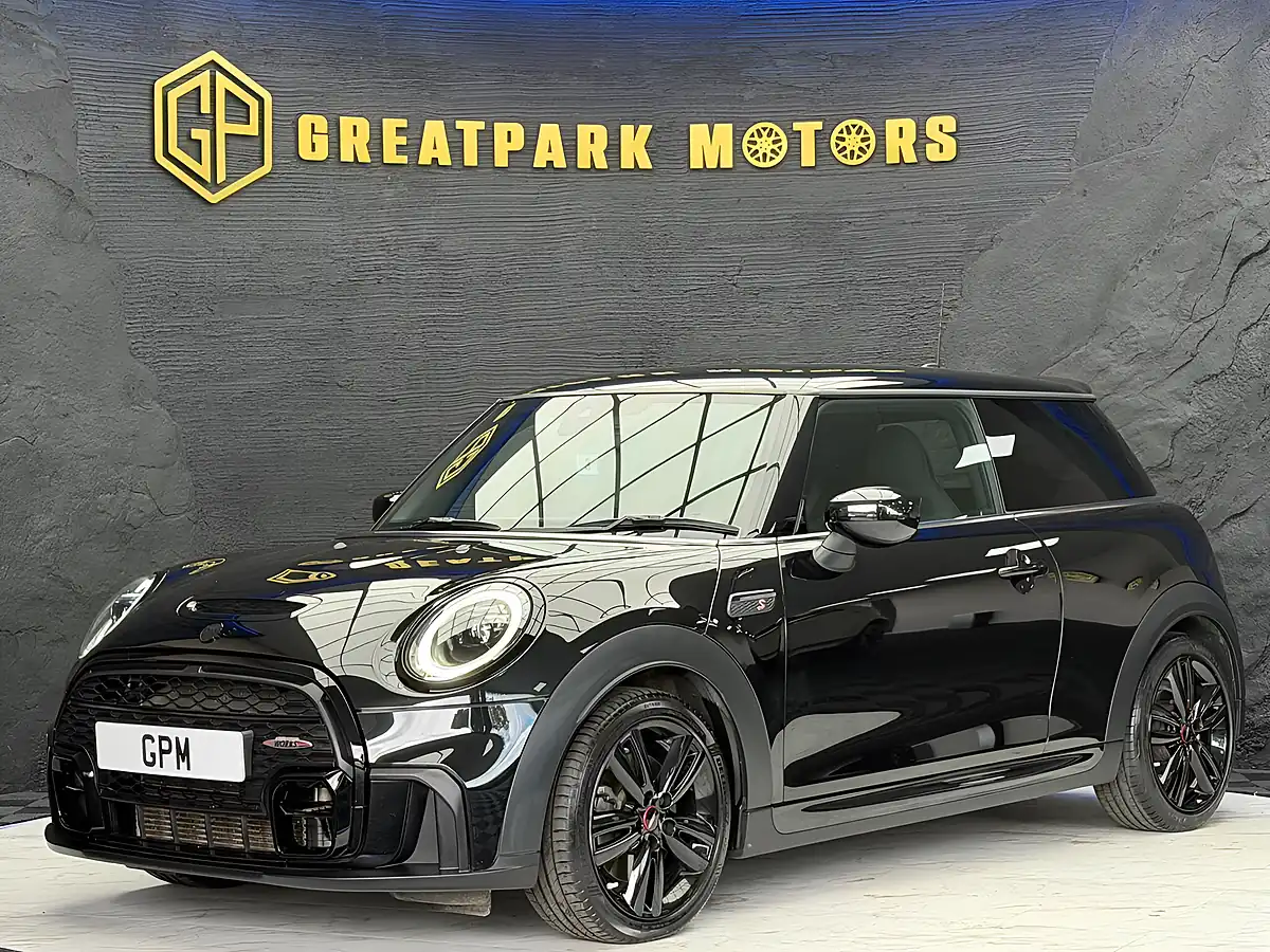 Used 2023 MINI Hatch Cooper S Sport Black - Front View