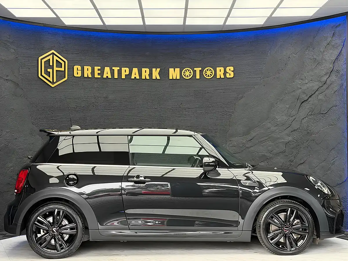 Used 2023 MINI Hatch Cooper S Sport Black - Interior and Exterior details 4