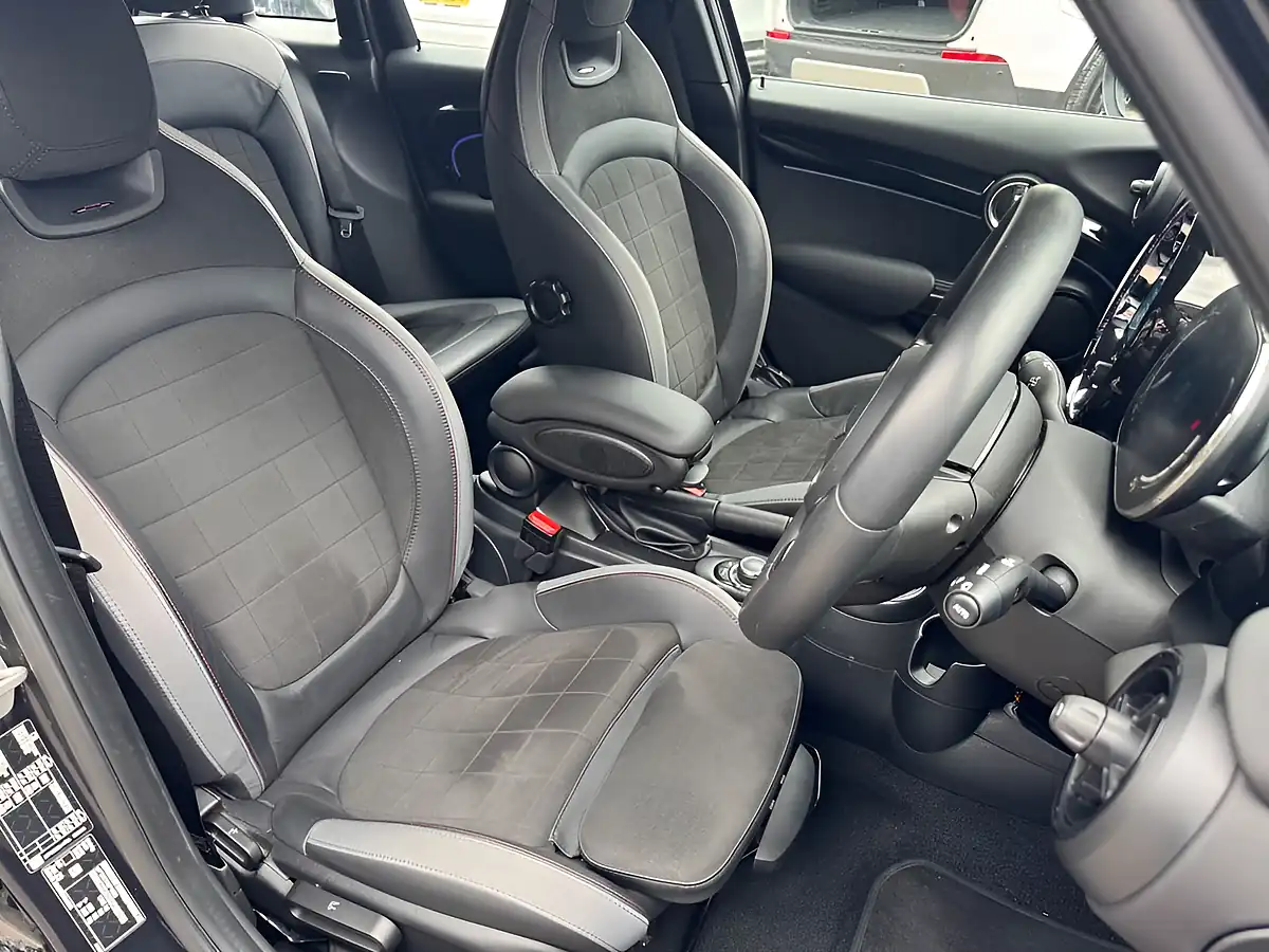 Used 2023 MINI Hatch Cooper Sport Black - Interior and Exterior details 10