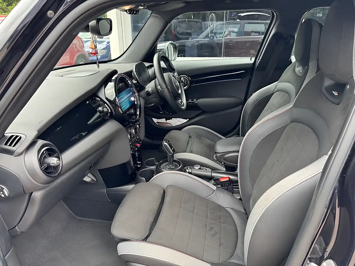 Used 2023 MINI Hatch Cooper Sport Black - Interior and Exterior details 13