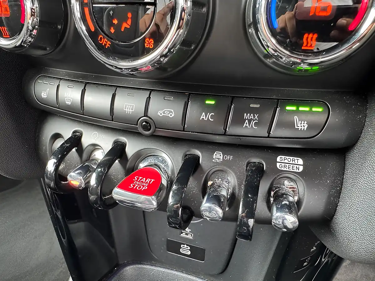 Used 2023 MINI Hatch Cooper Sport Black - Interior and Exterior details 17