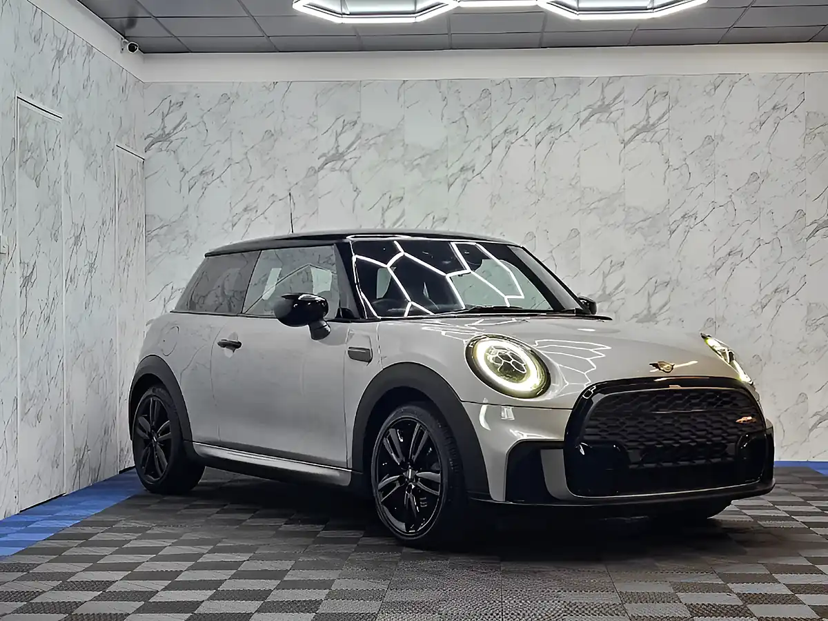 Used 2023 MINI Hatch Cooper Sport Silver - Front View