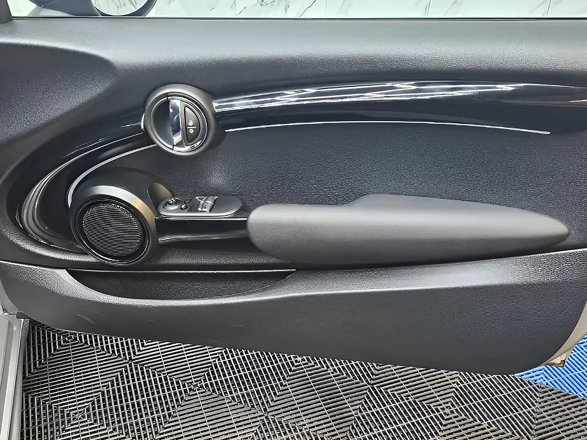 Used 2023 MINI Hatch Cooper Sport Silver - Interior and Exterior details 18
