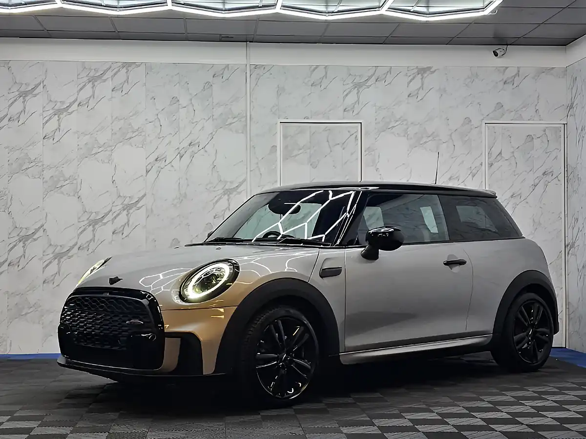 Used 2023 MINI Hatch Cooper Sport Silver - Interior and Exterior details 5