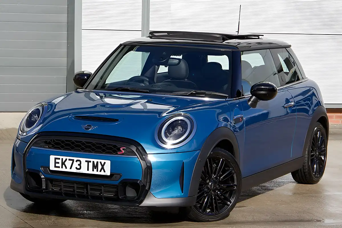 Used 2023 MINI Hatch Exclusive Blue - Interior and Exterior details 16