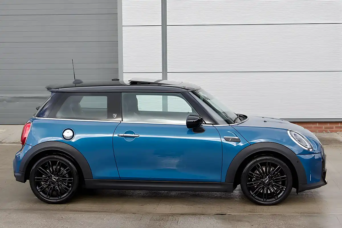 Used 2023 MINI Hatch Exclusive Blue - Interior and Exterior details 17