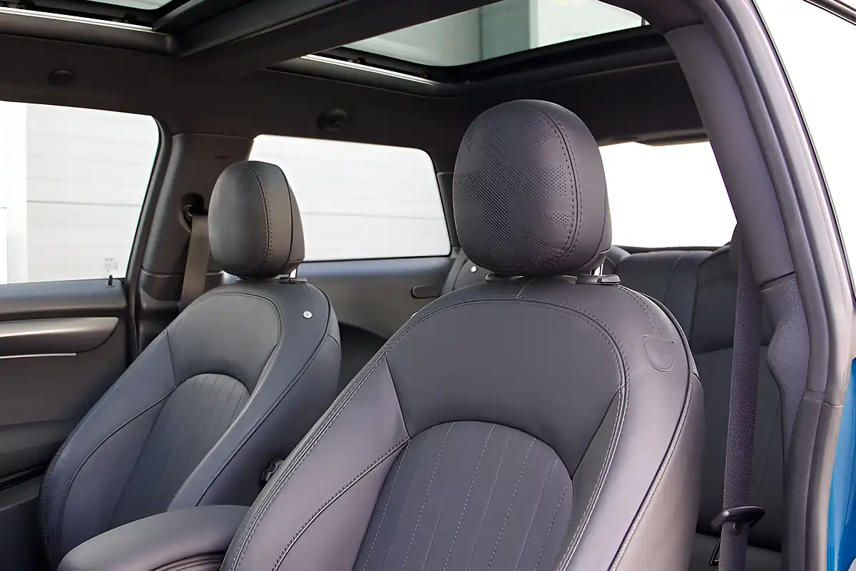 Used 2023 MINI Hatch Exclusive Blue - Interior and Exterior details 4