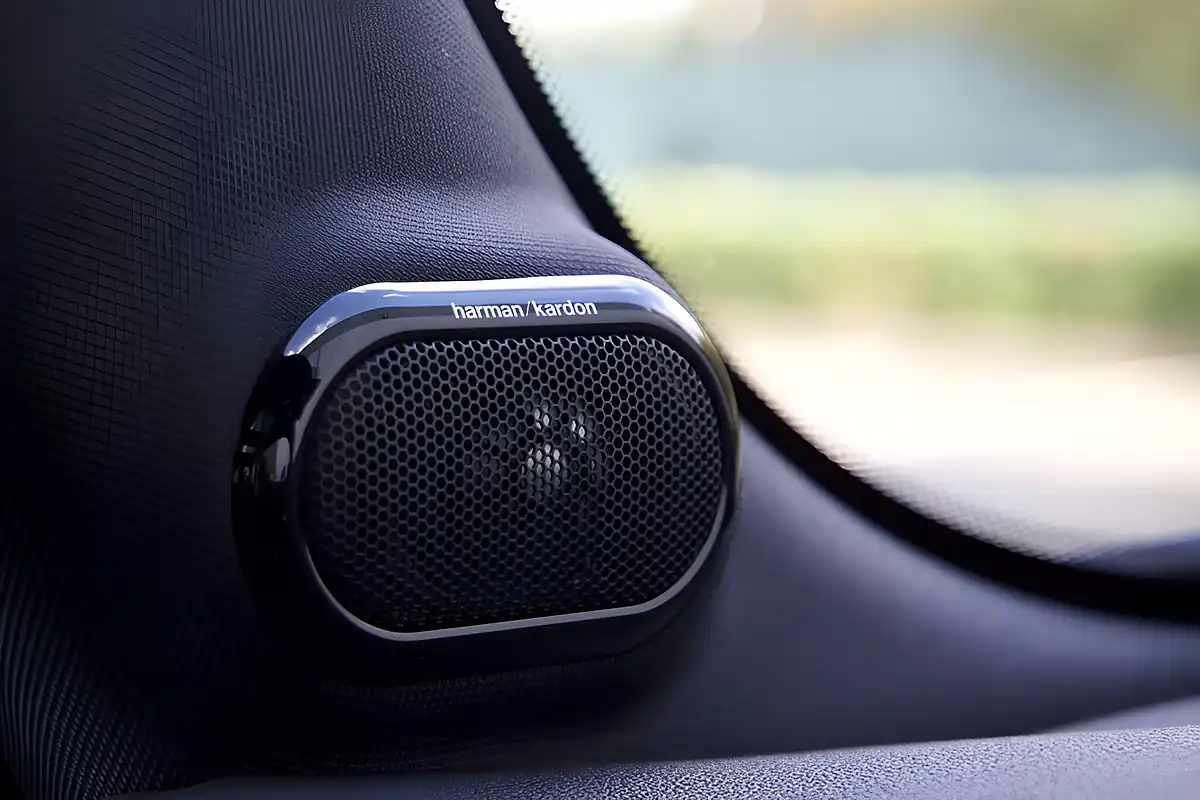 Used 2023 MINI Hatch Exclusive Blue - Interior and Exterior details 5