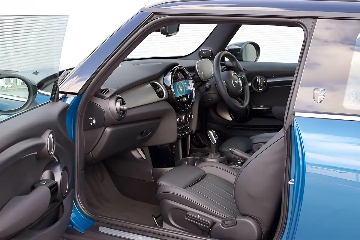 Used 2023 MINI Hatch Exclusive Blue - Interior and Exterior details 6