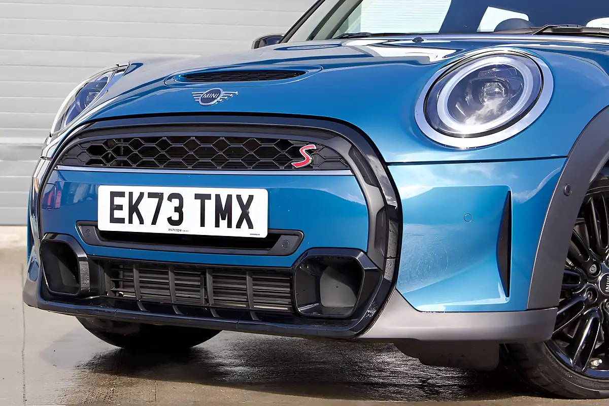 Used 2023 MINI Hatch Exclusive Blue - Interior and Exterior details 9