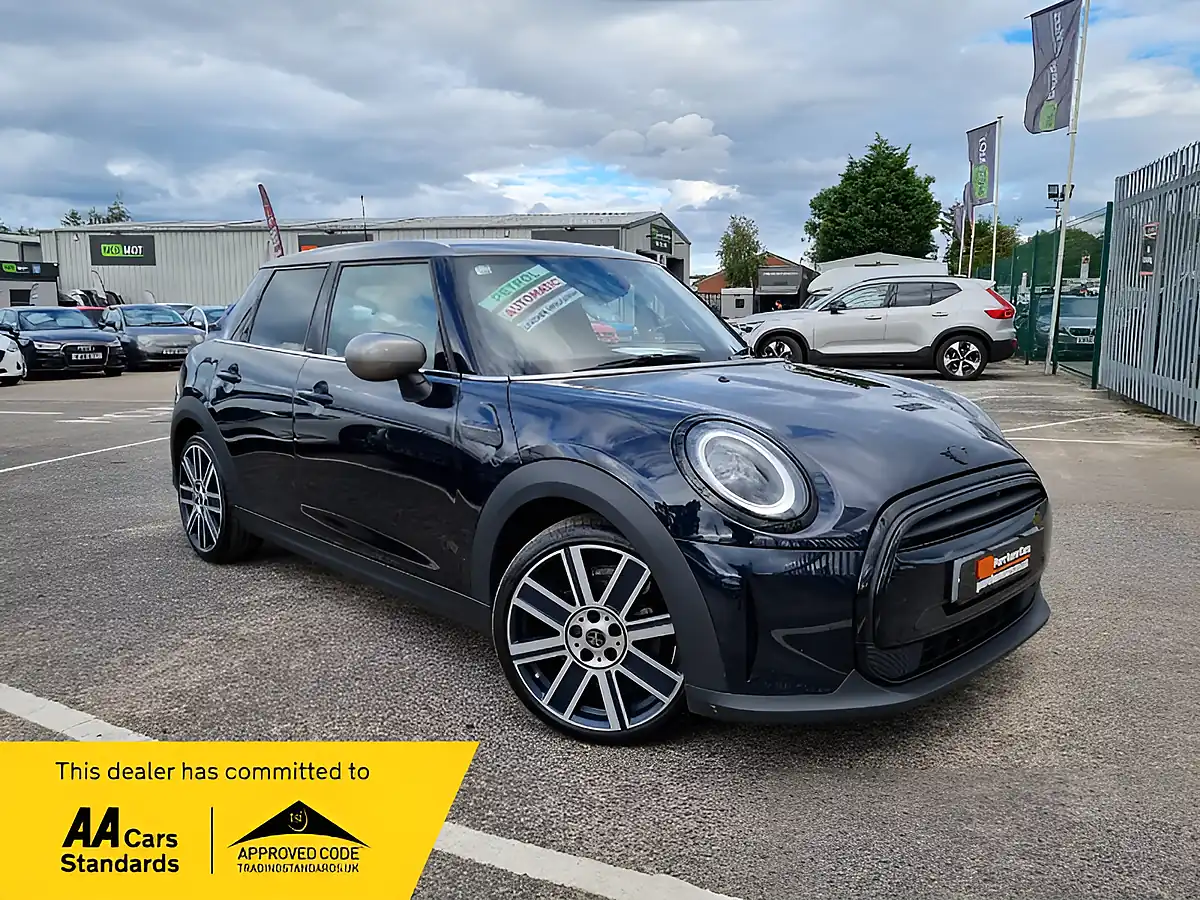 Used 2023 MINI Hatch Exclusive Carbon Black - Front View