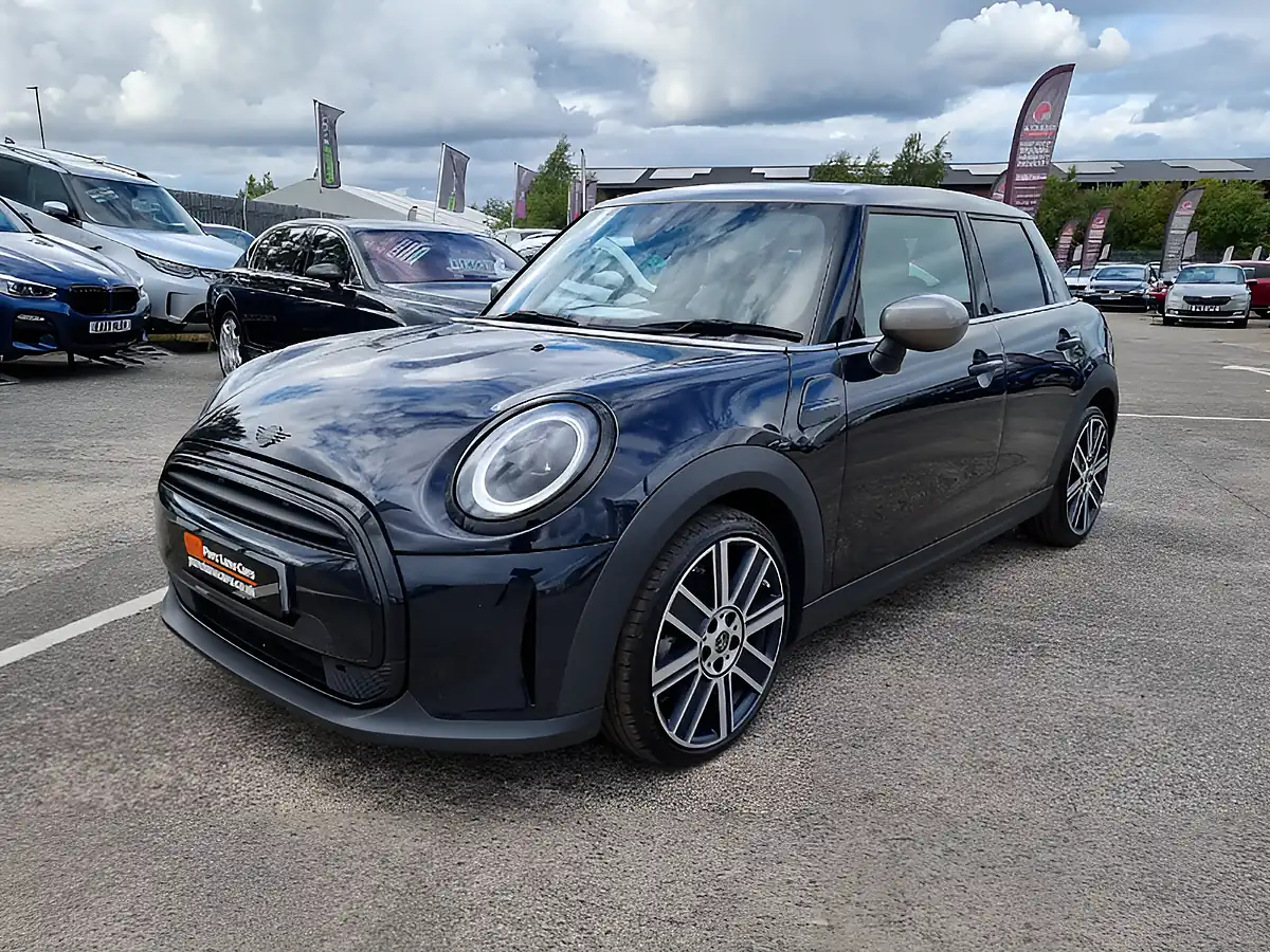 Used 2023 MINI Hatch Exclusive Carbon Black - Interior and Exterior details 9