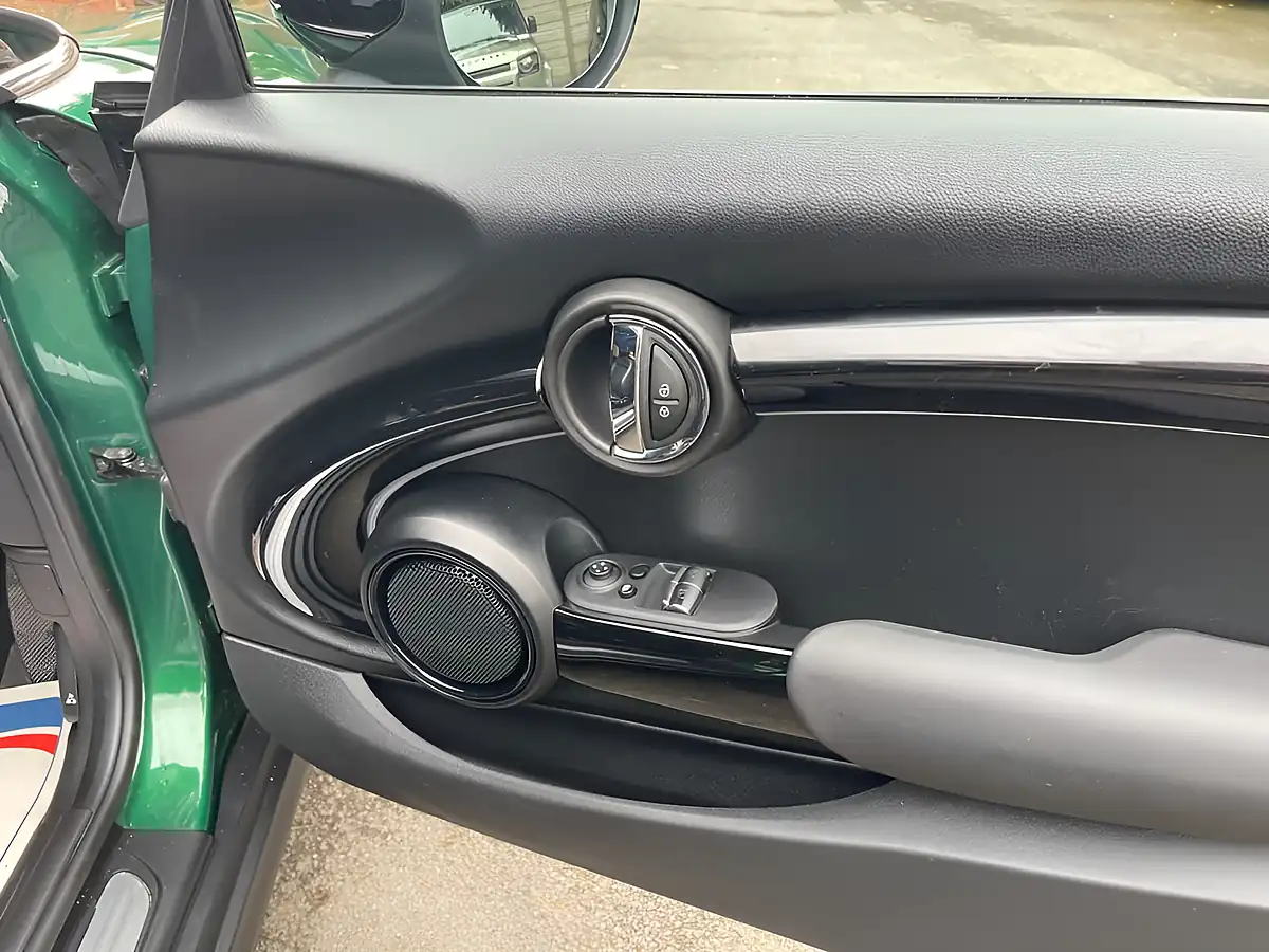 Used 2023 MINI Hatch Exclusive Green - Interior and Exterior details 11