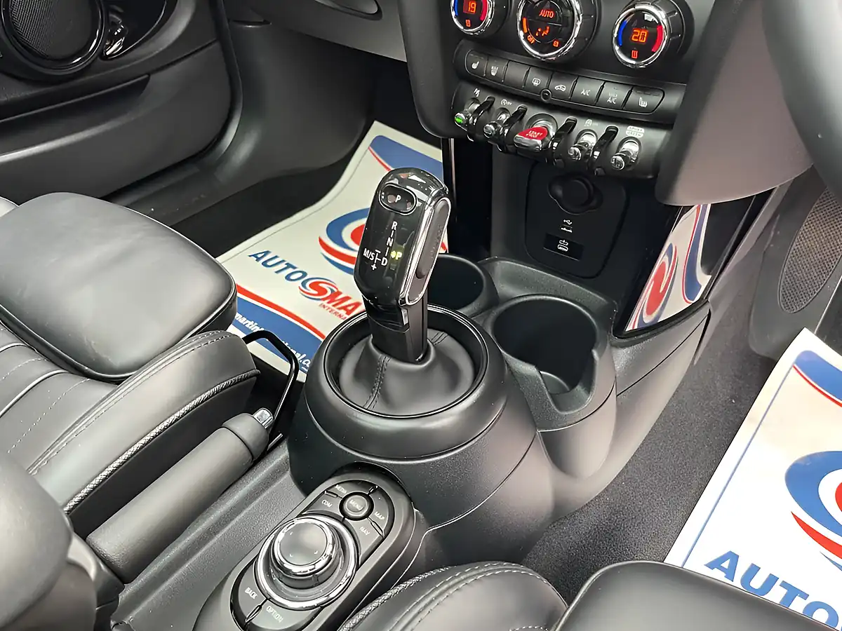 Used 2023 MINI Hatch Exclusive Green - Interior and Exterior details 12