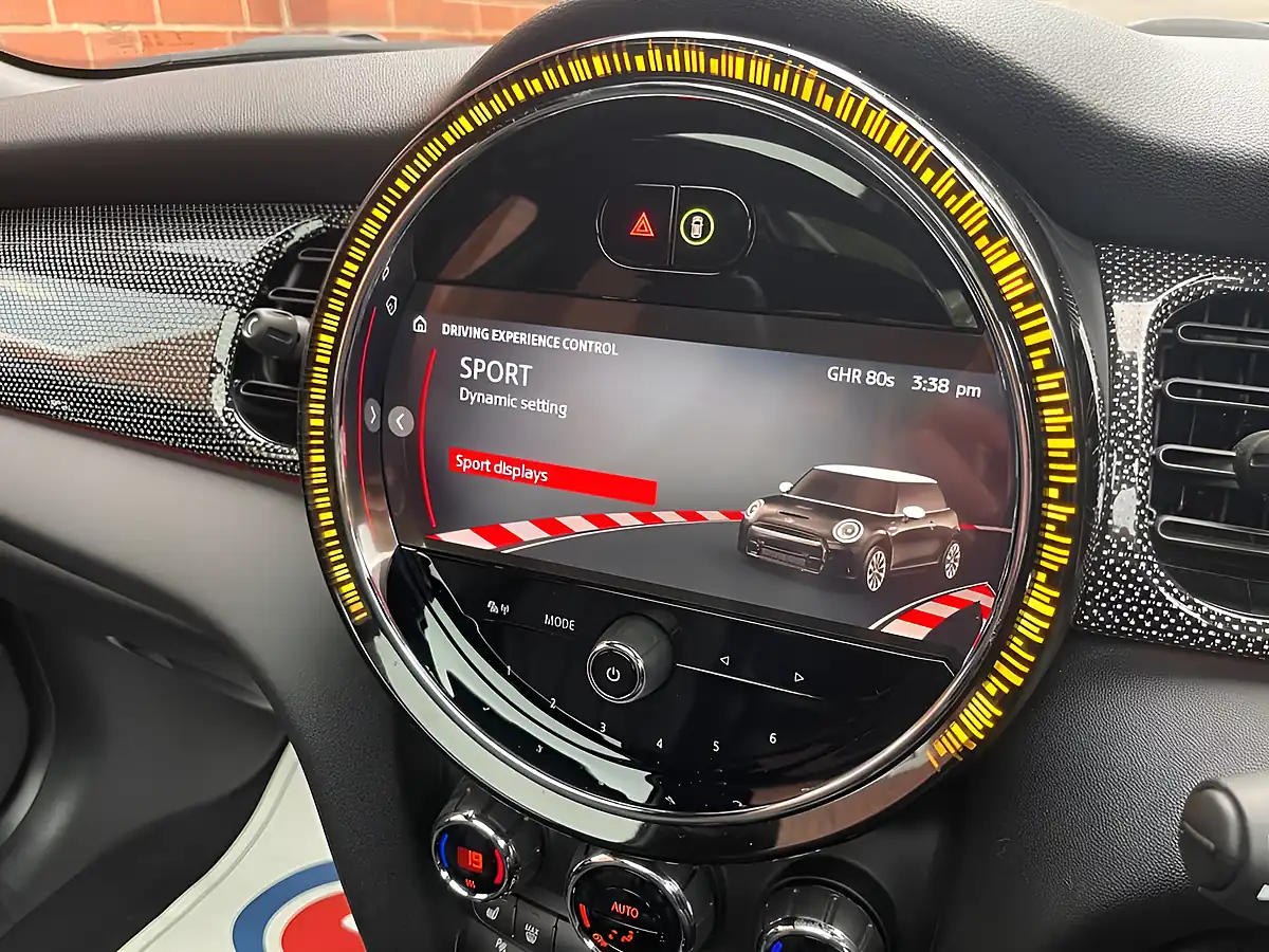 Used 2023 MINI Hatch Exclusive Green - Interior and Exterior details 14