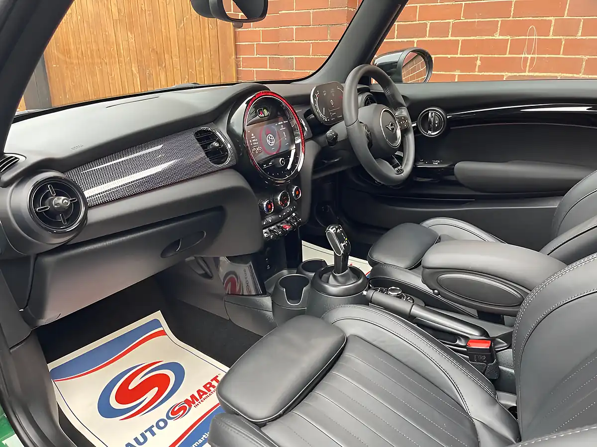 Used 2023 MINI Hatch Exclusive Green - Interior and Exterior details 17