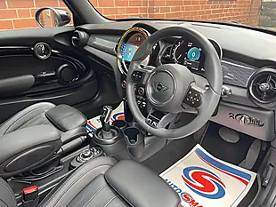 Used 2023 MINI Hatch Exclusive Green - Interior and Exterior details 4
