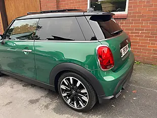 Used 2023 MINI Hatch Exclusive Green - Interior and Exterior details 9