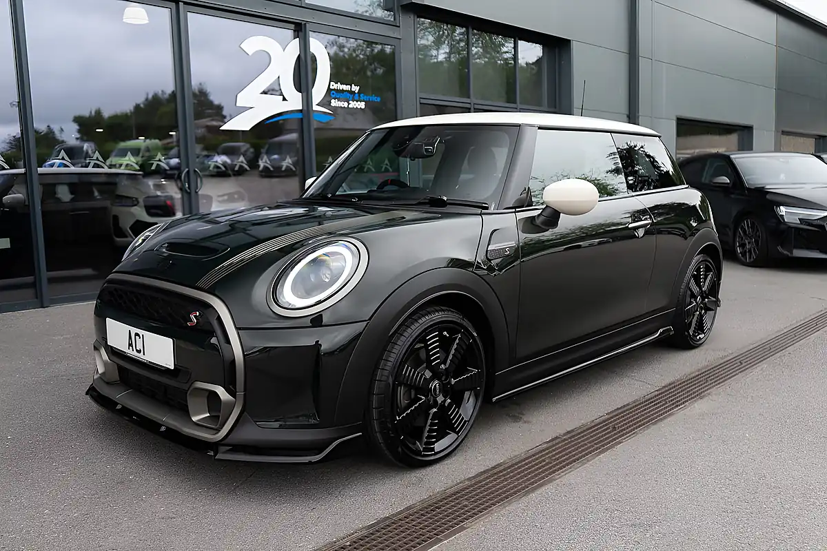 Used 2023 MINI Hatch Resolute Edition Rebel Green - Interior and Exterior details 13