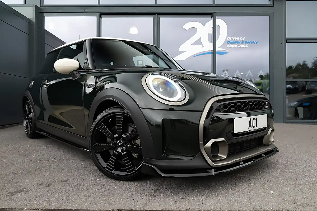 Used 2023 MINI Hatch Resolute Edition Rebel Green - Interior and Exterior details 16