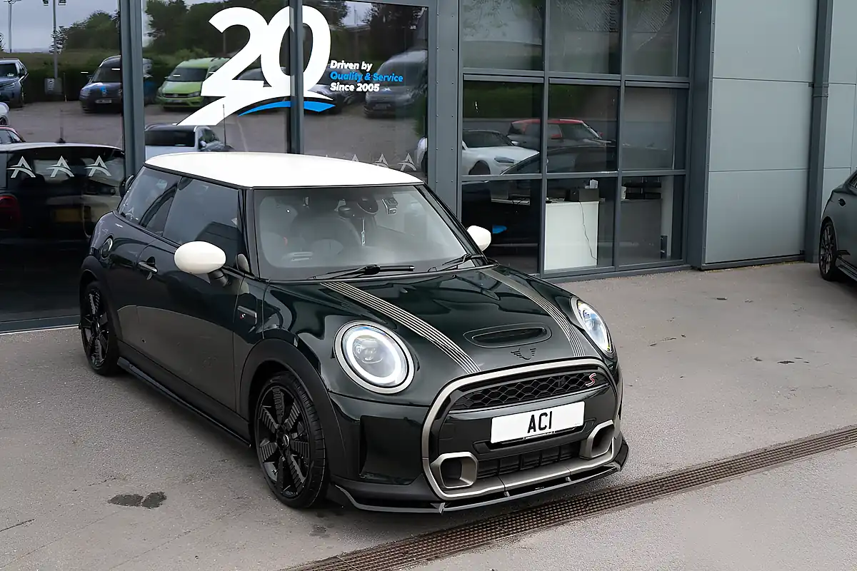 Used 2023 MINI Hatch Resolute Edition Rebel Green - Interior and Exterior details 3