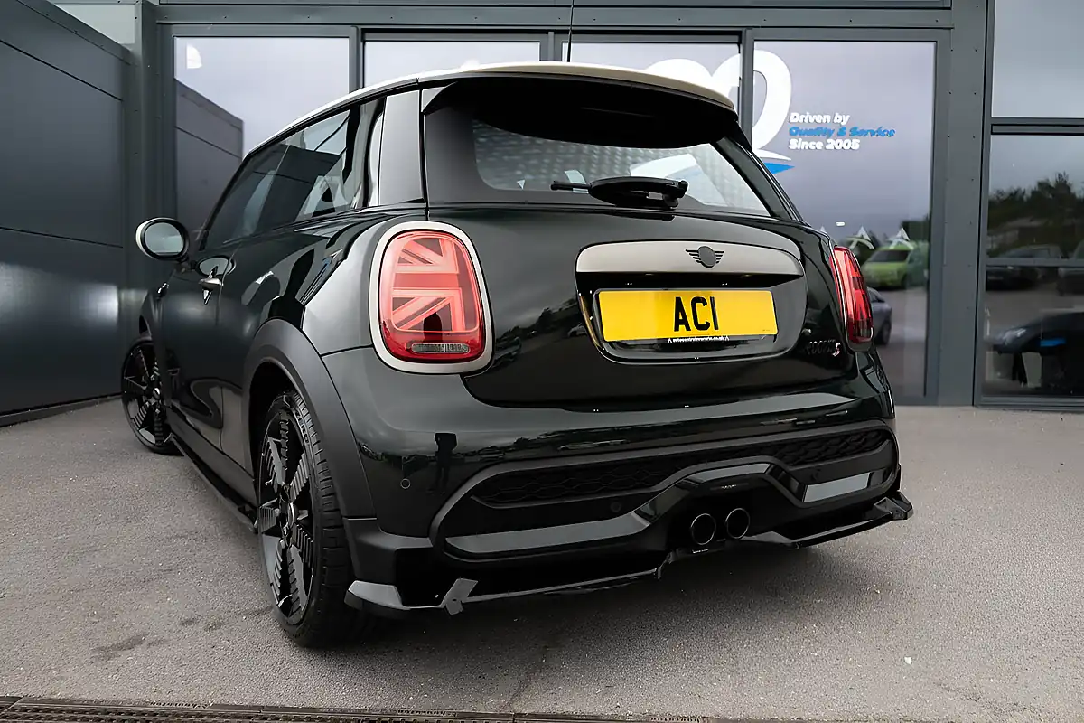 Used 2023 MINI Hatch Resolute Edition Rebel Green - Interior and Exterior details 4