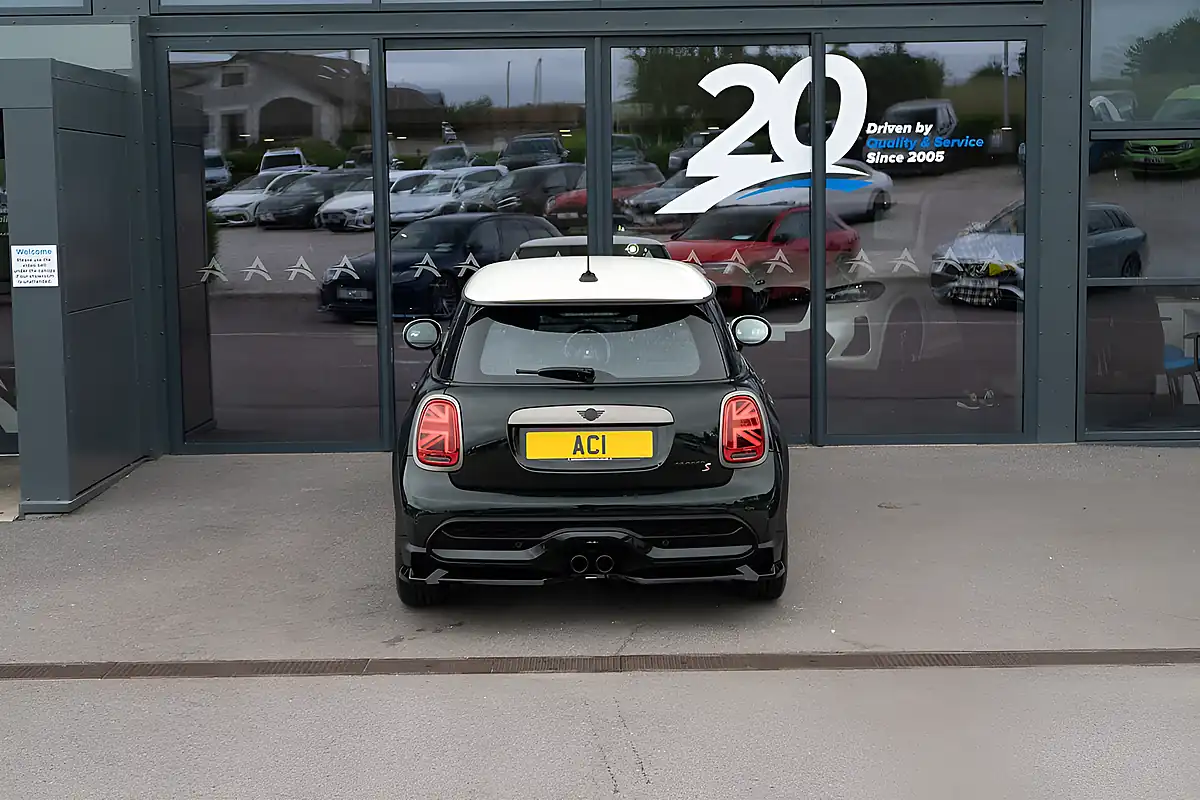 Used 2023 MINI Hatch Resolute Edition Rebel Green - Interior and Exterior details 9