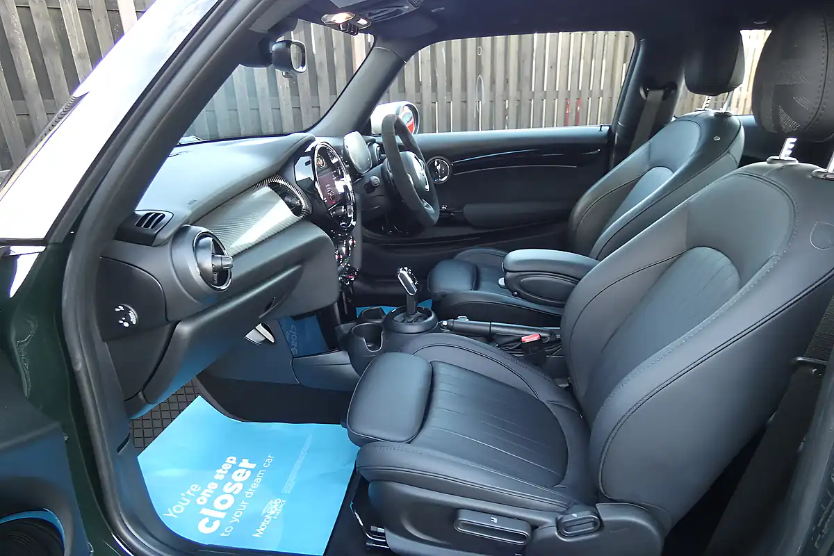 Used 2023 MINI Hatch Resolute Edition Rebel Green - Interior and Exterior details 12