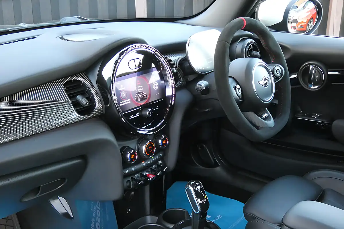 Used 2023 MINI Hatch Resolute Edition Rebel Green - Interior and Exterior details 13
