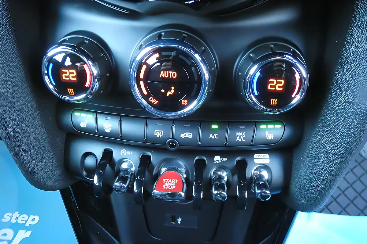 Used 2023 MINI Hatch Resolute Edition Rebel Green - Interior and Exterior details 18