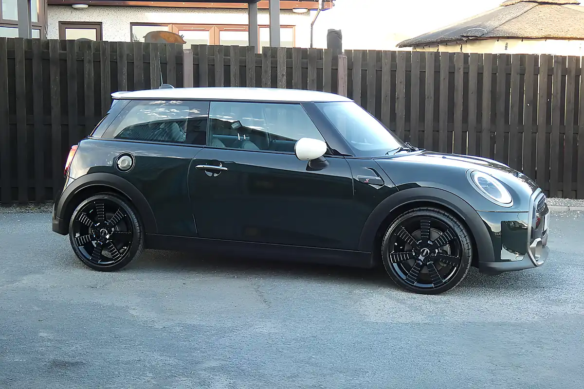 Used 2023 MINI Hatch Resolute Edition Rebel Green - Interior and Exterior details 2