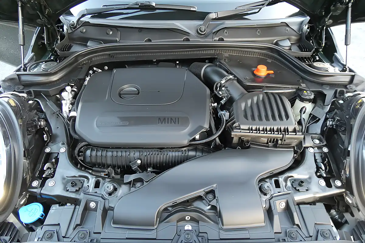Used 2023 MINI Hatch Resolute Edition Rebel Green - Interior and Exterior details 8